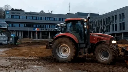 Noi proteste ale fermierilor francezi: Autostrăzi blocate și gunoi împrăștiat după sacrificarea bovinelor din cauza unui focar