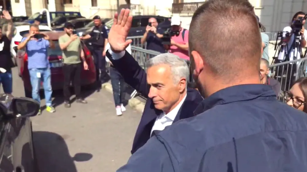 Călin GEORGESCU s-a prezentat la Parchetul General pentru prelungirea controlului judiciar