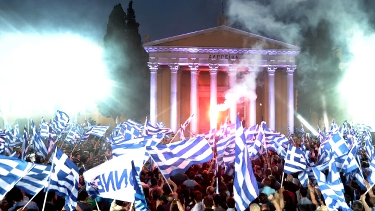 Neîncrederea în bănci atinge cote maxime la Atena. Grecii au retras depozite de 800 de milioane de euro într-o singură zi