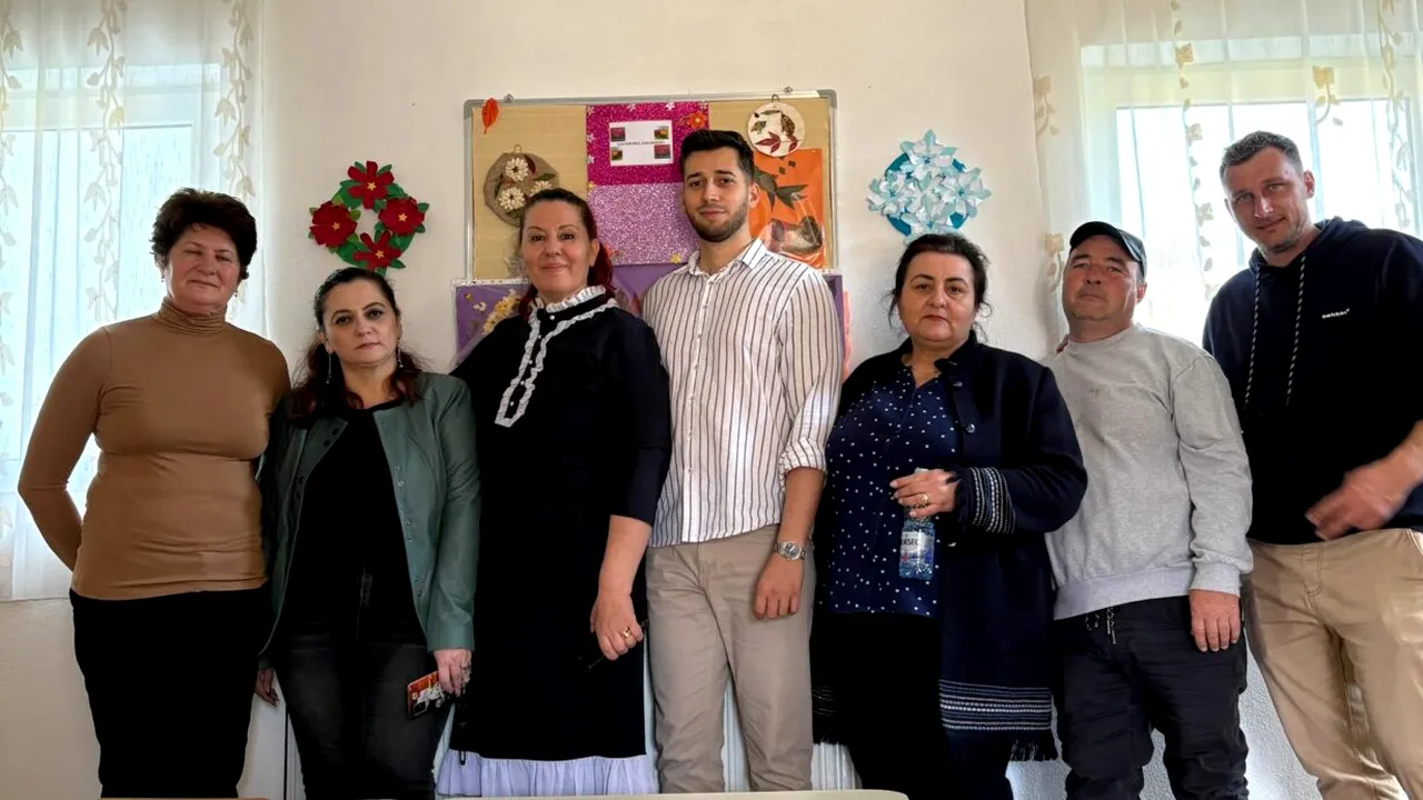 600 pachete cu hrană caldă au fost distribuite astăzi elevilor, în cadrul campaniei Ziua Meselor Școlare, organizată de Fundația Carmistin