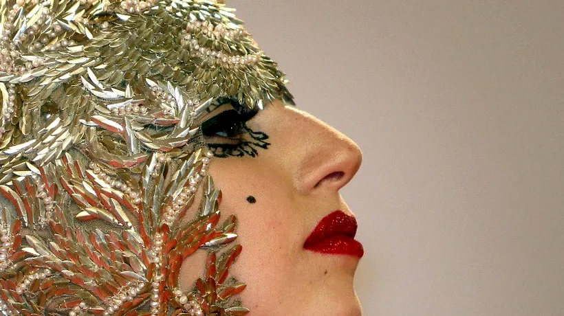 Lady Gaga, noua imagine Versace