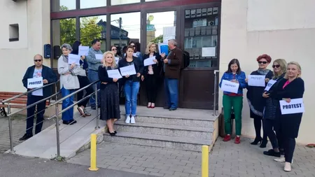 PROTEST spontan la Registrul Comerţului. Angajații cer salarii mai mari și spor de solicitare neuropsihică