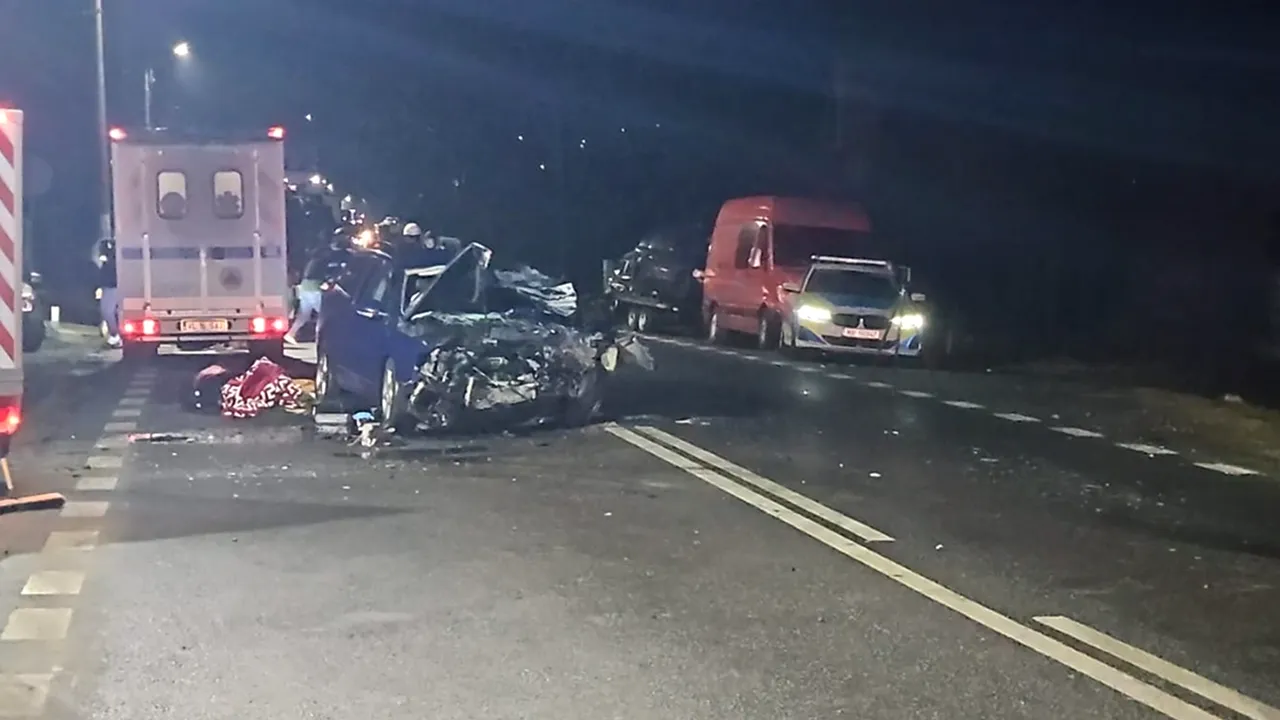 Accident grav pe DN 7 soldat cu un mort și patru răniți, după ce un TIR și un autoturism s-au ciocnit violent. Trafic îngreunat în zona Seaca