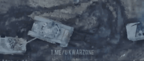 VIDEO | Militari ruși, azvârliți de pe o mașină blindată cu tunul unui tanc propriu