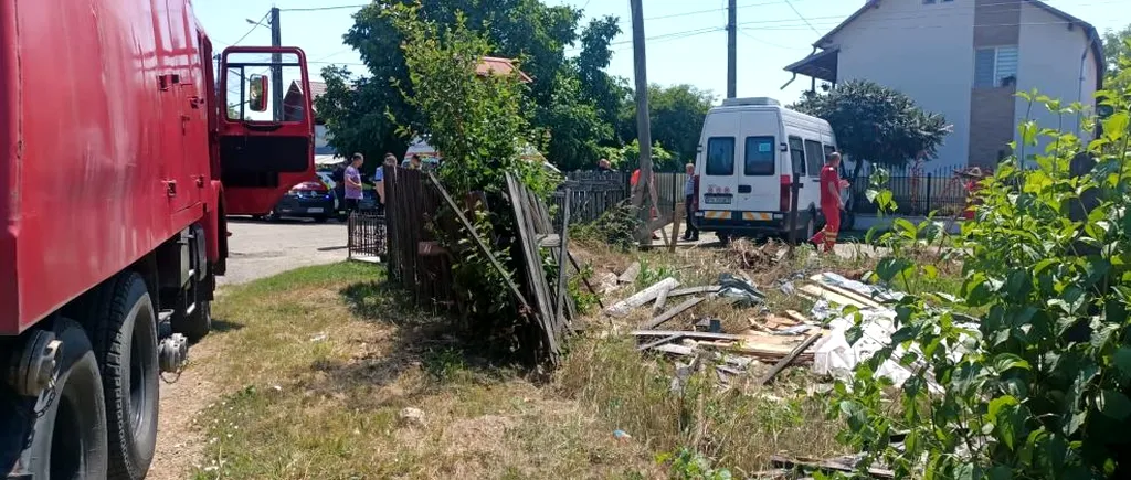 Intervenție de urgență în Prahova. Un microbuz cu 10 pasageri a scăpat de sub control după ce șoferului i s-ar fi făcut rău