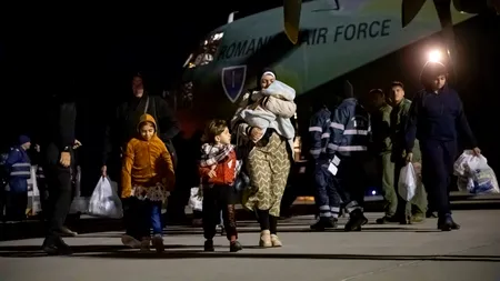 GALERIE FOTO: Alți 41 de cetăţeni români şi membri de familie evacuaţi din Gaza au ajuns în România / Primul avion trimis după ei s-a defectat