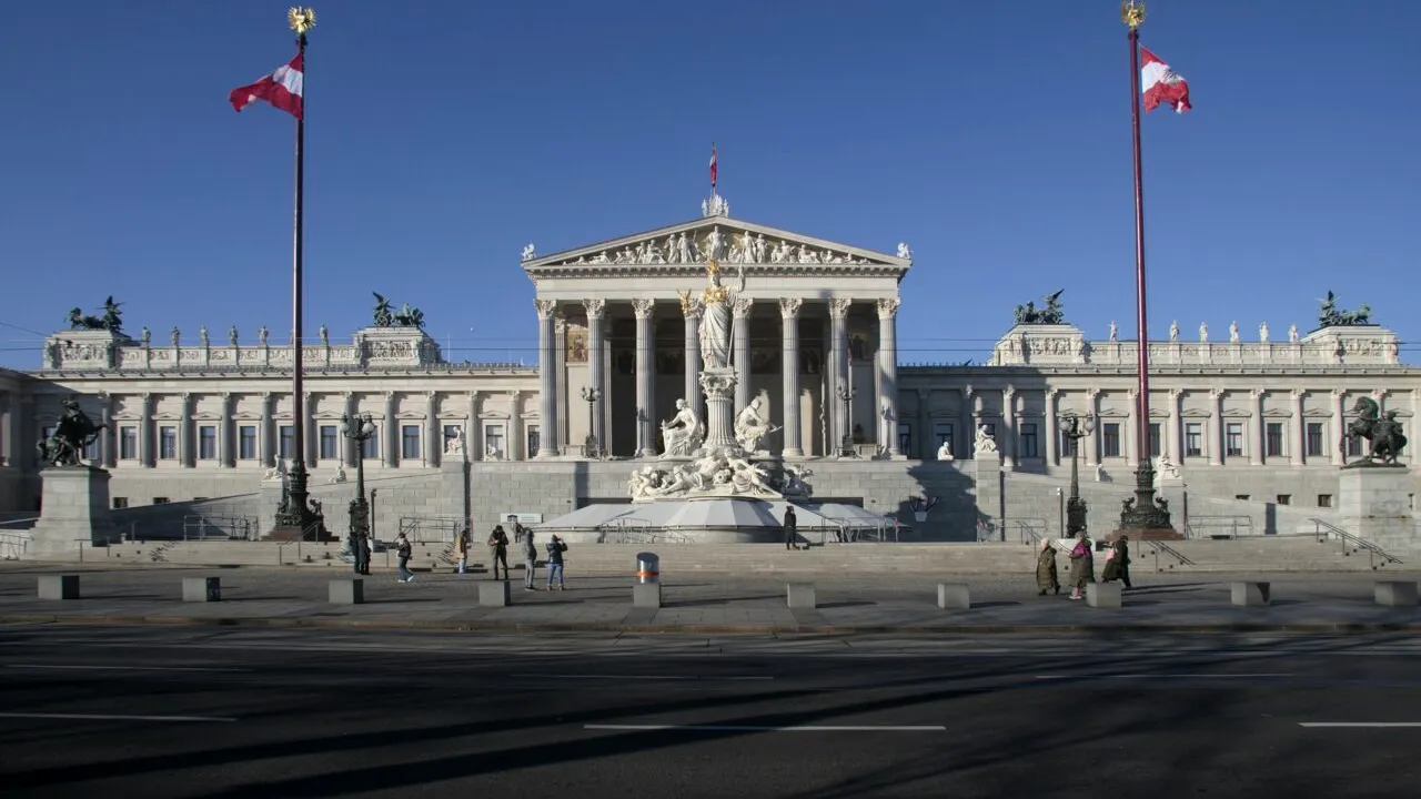 Partidele de centru din Austria au ajuns la un ACORD pentru formarea unui Guvern FĂRĂ extremă-dreapta