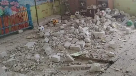 Au început bombardamentele în estul Ucrainei, o grădiniță a fost lovită. Separatiștii proruși și Kievul se acuză reciproc