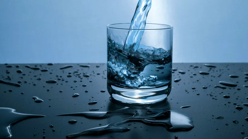Tu câtă apă bei? Testul care îți spune în 2 secunde de câtă apă ai nevoie