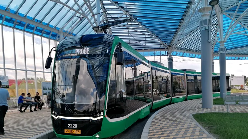 GALERIE FOTO | Cum arată noile tramvaie turcești care au apărut pe străzile din Iași. Costă 2,2 milioane de euro bucata