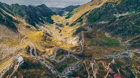 Un român i-a uluit DIN NOU pe englezi. Fotografiile SPECTACULOASE surprinse din dronă, pe Transfăgărășan