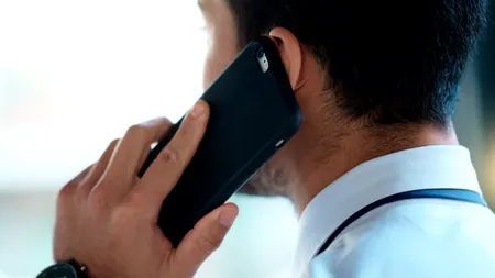 Cum poate ÎNREGISTRA telefonul mobil tot ce vorbim, fără să știm că se întâmplă asta. Metoda prin care dezactivezi microfonul