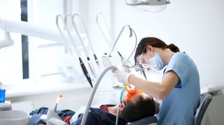 România, destinație STOMATOLOGICĂ. Turismul medical înflorește în timpul verii. Diaspora își sacrifică vacanțele de dragul prețurilor și serviciilor