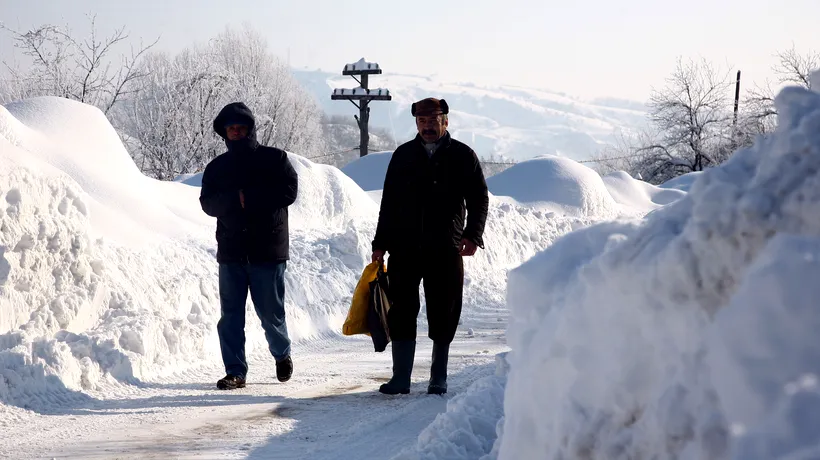 Peste 11.000 de oameni din patru localități prahovene, izolați din cauza ninsorii