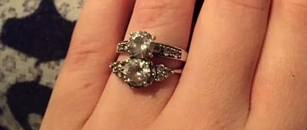 Viitoare mireasă, batjocorită online pentru că poartă două inele de logodnă: Măcar dacă ar fi fost decente