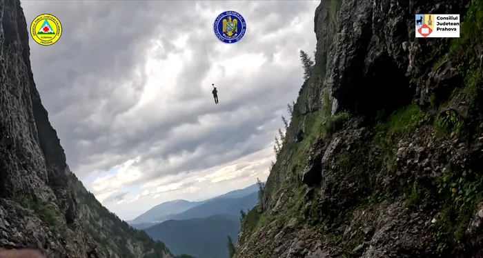 Salvamont Prahova a publicat noi imagini de la intervenția din Albișoara Brânei, locul în care o alpinistă de 36 de ani și-a pierdut viața