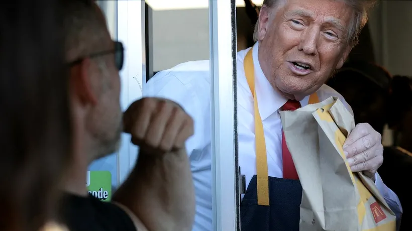 Donald Trump, lucrător la McDonald's pentru o zi. A prăjit CARTOFI și a servit meniuri cu burgeri la mai mulți clienți printr-un Drive Thru