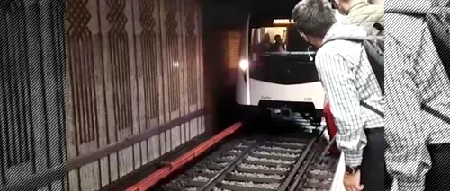 VIDEO | Un bărbat s-a legat cu cătușe de șină, în stația de metrou Piața Unirii