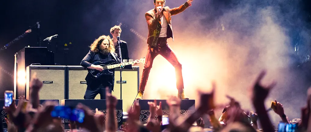 Trupa americană de rock alternativ The Killers a transmis scuze pentru invitarea pe scenă a unui fan rus în timpul unui concert susţinut în Georgia