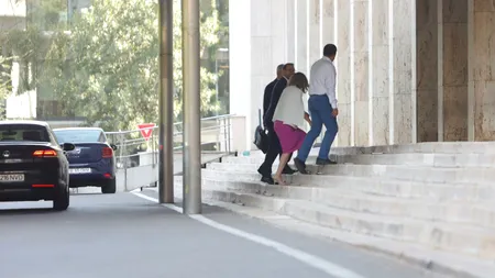 CONSULTĂRI la Palatul Victoria / Elena Lasconi, însoțită de Dominic Fritz și Lucian Viziteu / Ciolacu, felicitări pentru Lasconi