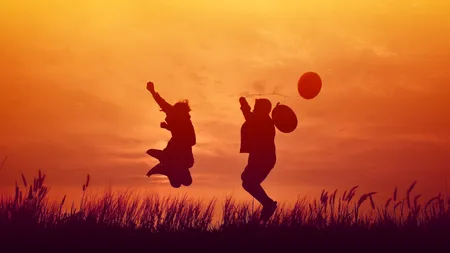 Angajații unei companii agricole din Botoșani au primit câte un cadou fabulos din partea șefului, când a renunțat la afacere. Cine e patronul inimos