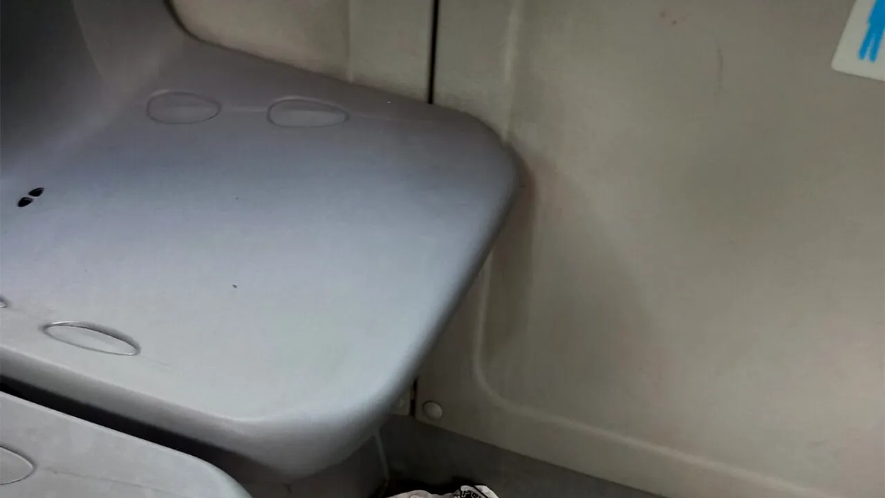 Mai rar așa ceva! Ce obiect intim a lăsat un călător STB, în urma lui, în autobuzul 335 din București