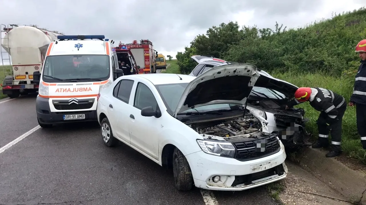 Carambol pe un drum național din județul Giurgiu, soldat cu cinci răniți. Au fost implicate două autoturisme și un microbuz cu 11 pasageri