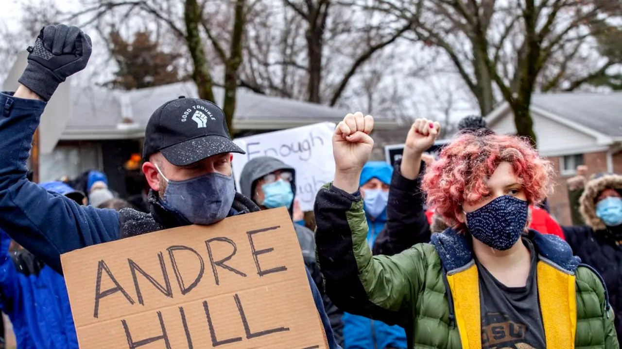 Încă un incident grav provoacă revoltă în SUA. Un bărbat de culoare a fost împușcat mortal de polițiști, cu toate că nu era înarmat. Oamenii legii nu i-au acordat primul ajutor, deși acesta încă trăia | VIDEO