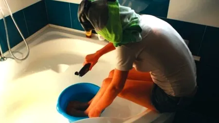 Mai rău ca în Africa! Cum a reacționat un român care muncește în Kenya, după ce s-a întors în Ploiești și s-a spălat la lighean