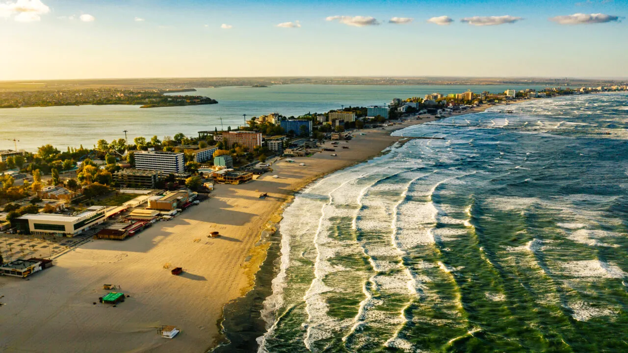 Nu s-ar fi așteptat! Motivul pentru care turiștii au părăsit o zonă din stațiunea Mamaia, la ora 10:30, astăzi. „Invazie!”