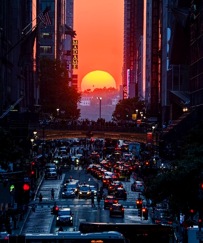 „Manhattanhenge”. Fenomen unic în New York / Sursa foto: Instagram