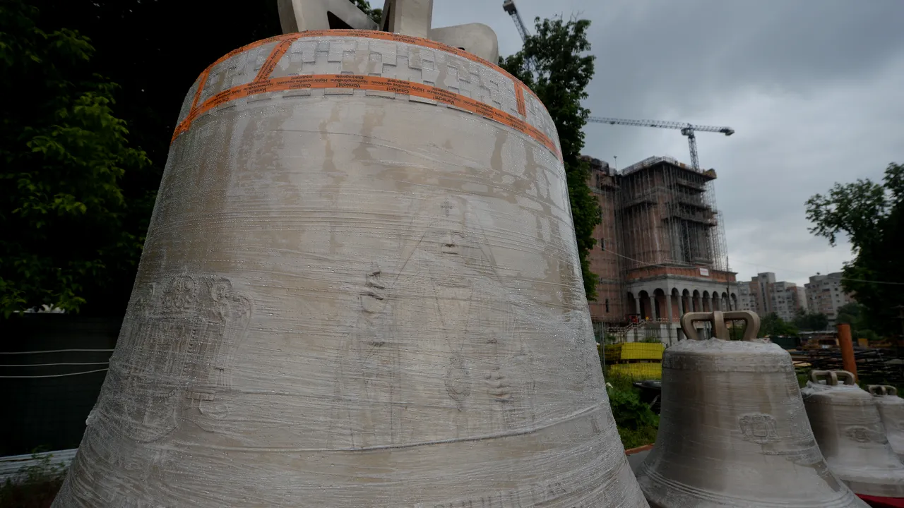 CLOPOTELE Catedralei Mântuirii Neamului se vor auzi DUMINICĂ. Puritatea aliajului de bronz asigură CALITATEA sunetului