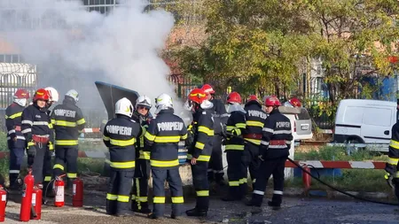 FOTO-VIDEO - Alertă în Târgoviște. Pompierii militari se luptă să stingă un incendiu izbucnit într-un tunel din zona platformei industriale