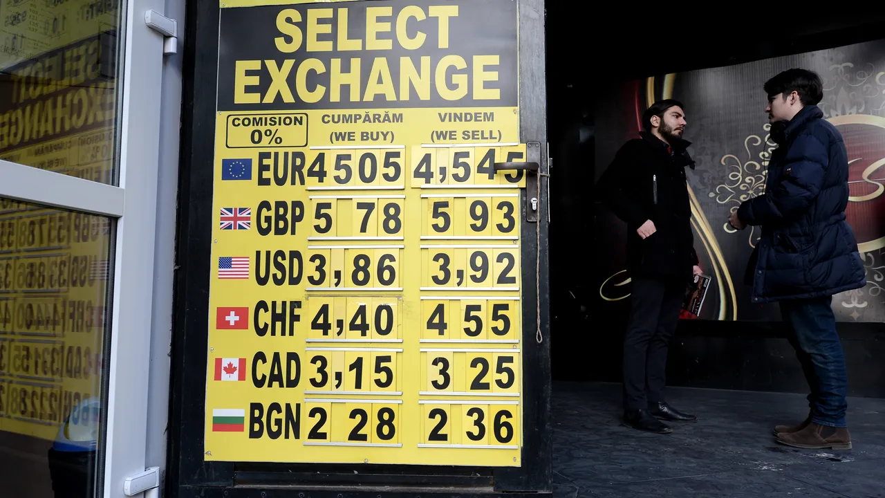 Leul a coborât la un nou minim față de dolar