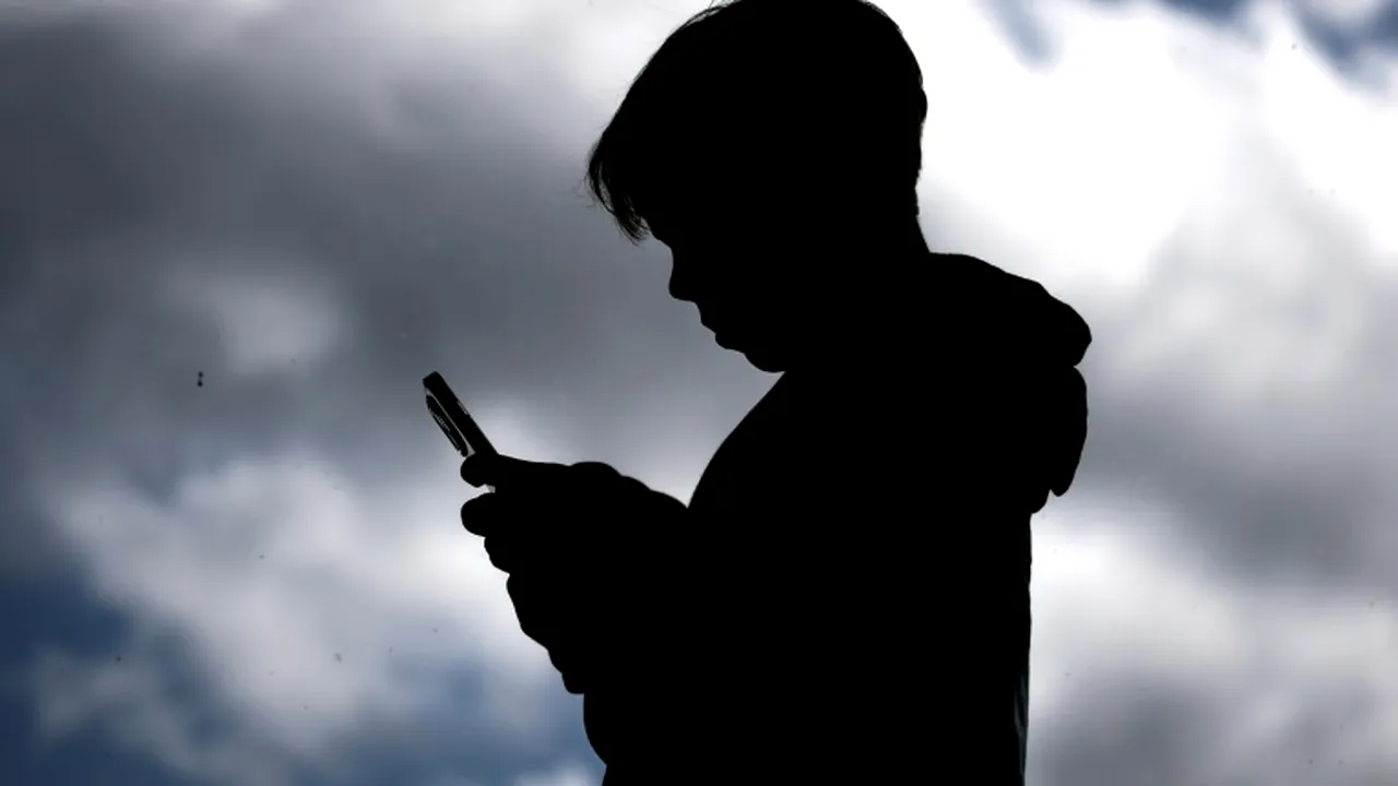 Generația Scroll, adio TikTok? Franța pregătește lovitura de grație pentru rețelele sociale