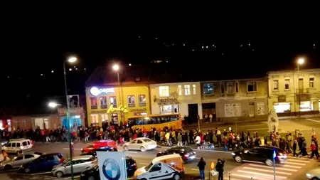 Sute de oameni protestează în orașe din România față de legile Justiției și cele fiscale: 