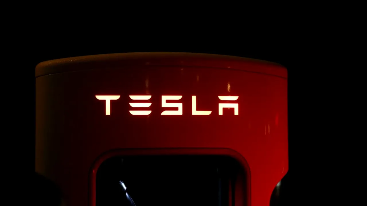 Tesla consemnează al doilea trimestru pe profit cu livrări record. Acțiunile urcă la noi maxime