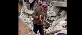VIDEO | O femeie a dat NAȘTERE sub dărâmăturile din Alep! Nou-născutul a fost salvat, însă mămica s-a stins din viață
