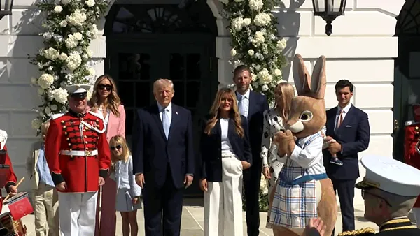 Cursa cu ouă de Paște are loc la Casa Albă. Donald Trump și Melania și-au întâmpinat invitații alături de „iepurașul de Paște“